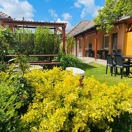 Buekk-voelgye Vendeghaz Guest house *